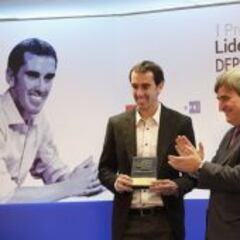 Godín recibe el I Premio Liderazgo Deportivo de EFE
