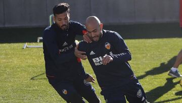 Zaza y Garay, en un lance del entrenamiento en Paterna.