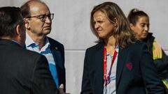 Jos&eacute; Castro, presidente del Sevilla, y Amparo Guti&eacute;rrez, directora de f&uacute;tbol femenino en el equipo hispalense. 