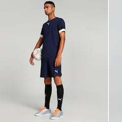 Mantente seco al entrenar con esta camiseta deportiva Puma para hombre