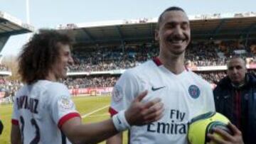 Ibra confirma su salida del PSG: "Si sustituyen la Torre Eiffel por mi estatua, me quedo"