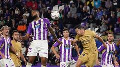 Real Valladolid's Canadian forward Cyle Larin (L) and Barcelona's Polish forward Robert Lewandowski head the ball during the Spanish league football match between Real Valladolid FC and FC Barcelona at the Jose Zorilla stadium in Valladolid on May 23, 2023. (Photo by CESAR MANSO / AFP)