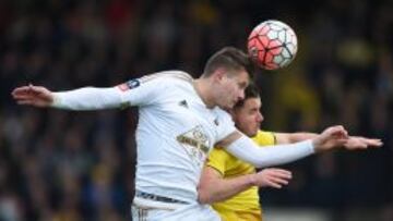 Tabanou, en primer t&eacute;rmino, en el partido contra el Oxford.