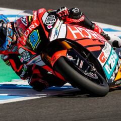 Navarro siente la presión, pero lidera ante Schrotter y Márquez