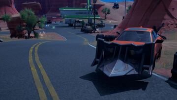 Un sedán naranja con un Deflector equipado