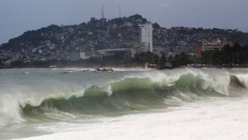 Huracán “Rick” toca tierra en Guerrero como categoría 2