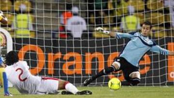 <b>GOLEADOR. </b>Aubameyang marcó, con colaboración de Jridi, el tanto que hizo primero a Gabón.