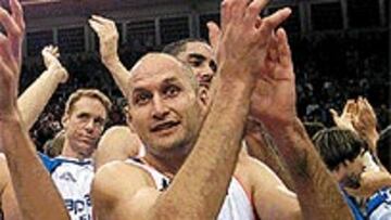 <B>NUEVA ETAPA.</B> Alberto Angulo, pieza importante en el Lleida.