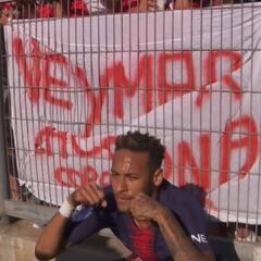 Neymar celebra un gol 'llorando' por una pancarta en la que le llamaban "llorona"