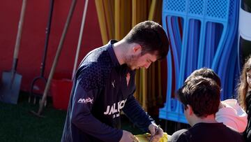 20/02/24  ENTRENAMIENTO SPORTING GIJON
GUILLERMO ROSAS AFICIONADOS SEGUIDORES FIRMA AUTOGRAFOS