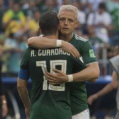 Andrés Guardado defiende a Chicharito de las críticas