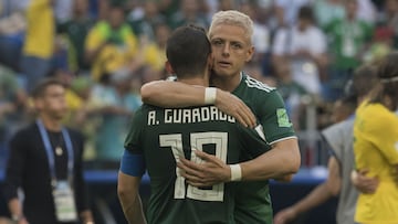 Andrés Guardado defiende a Chicharito de las críticas