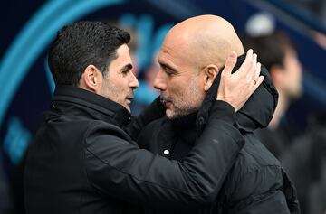 Abrazo entre Mikel Arteta y Pep Guardiola.