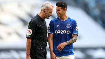 James, en un partido con el Everton.