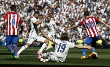 Los jugadores del Atlético de Madrid, Koke Resurrección y Gabi Fernández y los del Real Madrid, Casemiro y Luka Modric