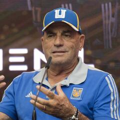 Osvaldo Batocletti dejará a Tigres Femenil