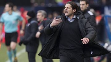 Vasiljevic, entrenador de Osasuna durante el partido ante el Sevilla en la jornada 19.