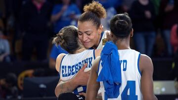 GRAF7426. VITORIA, 03/03/2019.- Las jugadoras del Perfumerías Avenida celebran el triunfo en la Copa de la Reina de Baloncesto femenino contra el Spar CityLift Girona. La MVP del torneo Erika de Souza se abraza a su compañera Elin Edebrink al final del partido