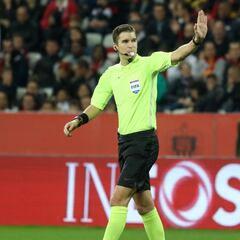 Who is François Letexier, the referee for Real Madrid - Napoli in the Champions League?