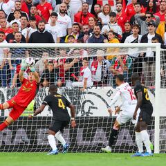 La muralla de papel del Madrid