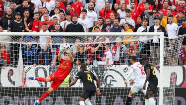 Parada de Kepa Arrizabalaga durante el encuentro.