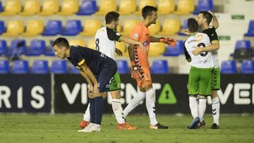 El Racing de Santander celebra uno de sus goles al UCAM Murcia.