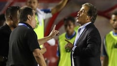 Jorge Luis Pinto y Bolillo Gómez en Panamá vs. Honduras