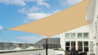Adiós a los rayos de sol más molestos: este toldo vela es ideal para crear sombra ya que no genera calor