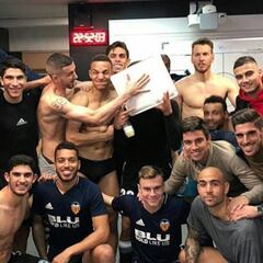 Novatada al 'pipiolo' Ferrán Torres: tartazo en toda la cara