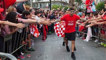 Banega durante la celebraci&oacute;n de la Europa League.