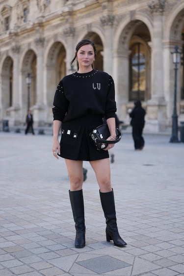 Ana de Armas posa en el desfile de Louis Vuitton, durante la Semana de la Moda de París para Mujer Primavera/Verano 2026.