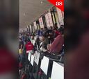 No fue citado por Almirón, apareció en la tribuna del Nacional y los hinchas de la U reaccionaron así