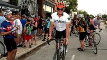 Lance Armstrong en una marcha cicloturista en Iowa.