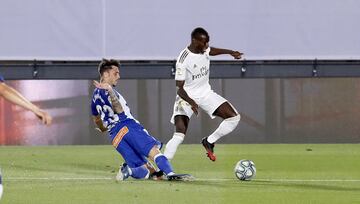 Jugada del penalti de Ximo Navarro a Ferland Mendy.