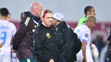 Javier Aguirre head coach of Mexico has blood on his head due to an attack by Honduras fans during the Quarterfinals first leg match between Honduras and Mexican National Team (Mexico) as part of the Concacaf Nations League 2024-2025 at Francisco Morazan Stadium on November 15, 2024 in San Pedro Sula, Honduras.