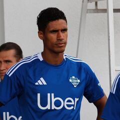 Why have Como left former Real Madrid defender Raphaël Varane off their Serie A squad list?
