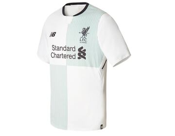 Segunda equipación del Liverpool. 