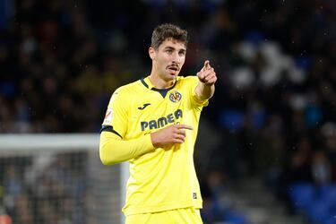 Se erigió en el líder de un Submarino que reflotó gracias a su doblete -el primero de su carrera- con el que hundió a la Real. El gallego no había marcado en Liga con el Villarreal y se desquitó primero en un córner y después, aprovechando un fallo atrás de los donostiarras. Talento, confianza y gol.
