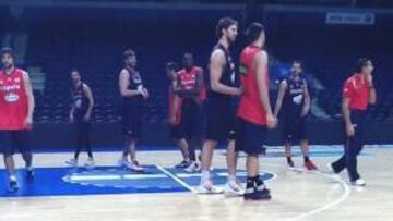 Pau entrena con la Selección