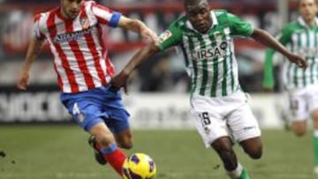 Mario Suárez, convocado por la Selección, ante Campbell.