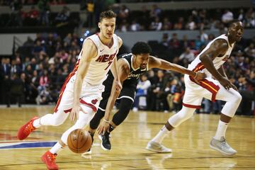 Basketball - NBA Global Games - Brooklyn Nets v Miami Heat - Arena Mexico, Mexico City, Mexico December 9, 2017. Goran Dragic of Miami Heat and Spencer Dinwiddie of Brooklyn Nets in action. REUTERS/Edgard Garrido