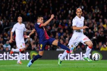 El chileno Alexis S&aacute;nchez marcando el 4-0 del Barcelona al Mallorca.
