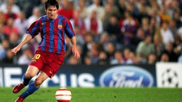 Lionel enfrentó a los italianos el 27 de septiembre de 2005, Barcelona ganó 4 goles a 1 contra Udinese, Messi jugó 70 minutos y no anotó.