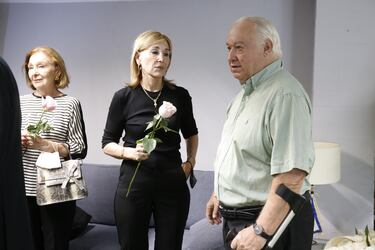 El ex futbolista Enrique Porta da el pésame a Celia, la mujer de Zalba.