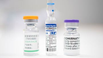 Imagen de viales de las vacunas de Sinopharm, Sputnik V and Pfizer-BioNTech con la vacuna contra el coronavirus.