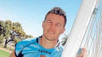 <b>DE AZUL PARA LARGO. </b>Antoñito ha repetido en varias ocasiones que es muy feliz en el Xerez.