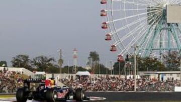 <b>LA NORIA. </b>Vettel, en una de las imágenes más características de Suzuka, por la noria del parque.