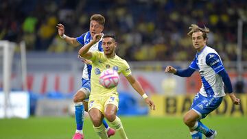 (L-R), Pablo Parra of Puebla and Sebastian Caceres of America during the game America vs Puebla, corresponding to the Quarter Finals second leg match of the Torneo Apertura 2022 of the Liga BBVA MX, at Azteca Stadium, on October 15, 2022.
<br><br>
(I-D), Pablo Parra de Puebla y Sebastian Caceres de America durante el partido America vs Puebla, correspondiente al partido de vuelta de Cuartos de Final del Torneo Apertura 2022 de la Liga BBVA MX, en el Estadio Azteca el 15 de octubre de 2022.