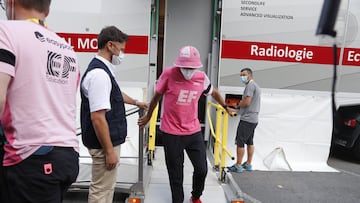 Carapaz, tras llegar a meta, tambi¨¦n abandona el Tour