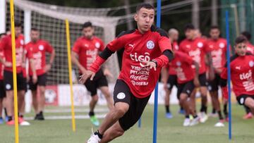 Paraguay tiene otra baja para enfrentar a Colombia por Eliminatorias el 16 de noviembre. Alejandro Romero no podrá jugar tras dar positivo en COVID-19.